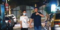 林心如霍建华频传出早已离婚 日前两人牵手散步台北街头粉碎离婚传闻