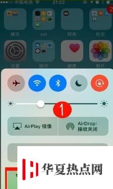 iPhone手机如何一键打开手电筒？