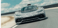 2021年梅赛德斯AMG GT73 PHEV在轻迷彩下在纽伯格林赛道上艰难行驶