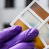 彩色钙钛矿实验室改进了热变色窗技术