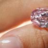世界最大紫粉钻石拍出2660万美元