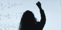 展示成功的女性STEM成就一种针对性别刻板印象