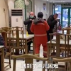 饭店为困难客人提供免费晚餐