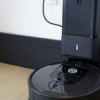 Roombai3是一种便宜的带有自动清空垃圾箱的吸尘器
