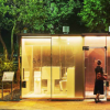 东京厕所项目揭示了透明墙壁的公共厕所设计