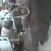 司机制止男子公交车上骚扰小学女生
