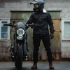 澳大利亚齿轮制造商SA1NT将其摩托车牛仔裤带回