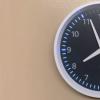 亚马逊的29美元Echo Wall Clock包含了经典技术的现代技巧 但有一些限制