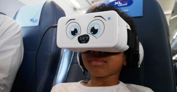 SkyLights使用VR装备和Fox电影来为长途飞行的孩子们提供娱乐