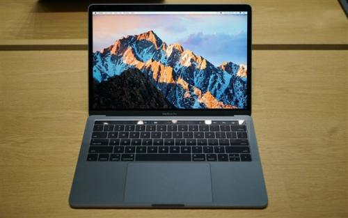 今天Apple已经透过macOS系统更新的方式修正了i9处理器降频效能下降的问题