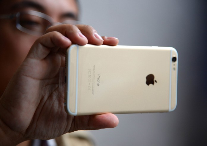 苹果公司在对速度缓慢的iPhone进行强烈抗议后表示道歉 并提供优惠电池