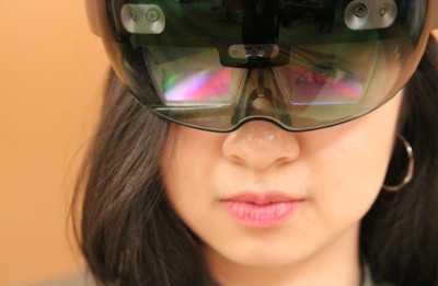 Lifeliqe将微软的HoloLens增强现实眼镜带入教室