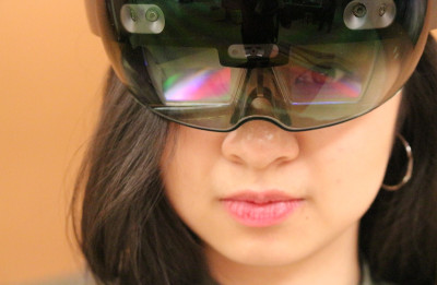 Lifeliqe将微软的HoloLens增强现实眼镜带入教室