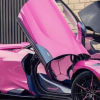 2月21日看看来自加利福尼亚的粉红色McLaren765LTSpider