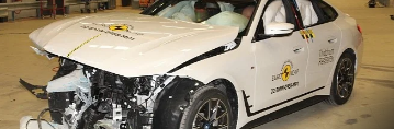 BMWi4在最新的EuroNCAP测试回合中令人失望