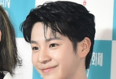 韩星郑东元违规驾驶摩托车道歉