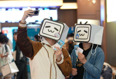 增长乏力 亏损依旧